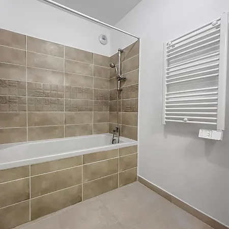 Grande Terrasse&parking - à Ferienhaus Vias