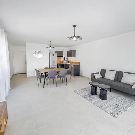 Grande Terrasse & Parking - A Holiday home